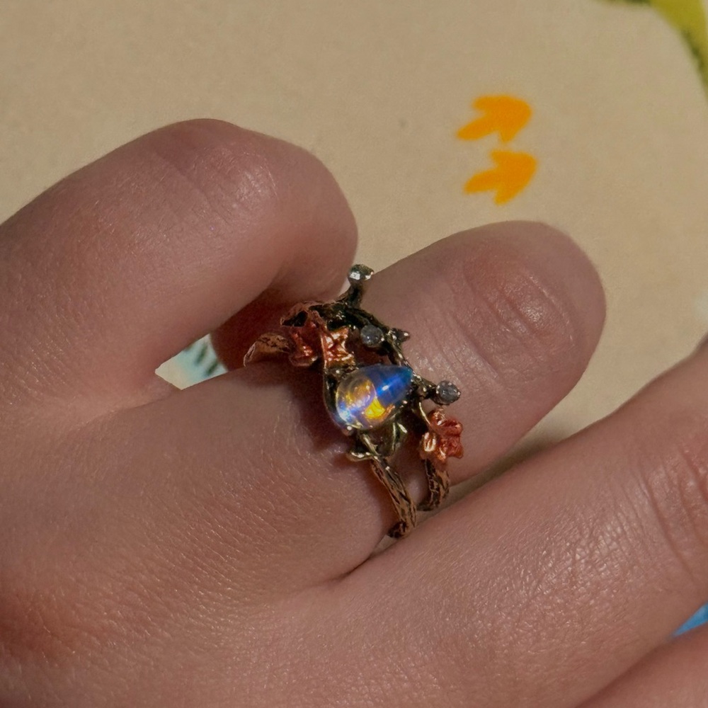 Elegant Gold and Blue Gemstone Ring